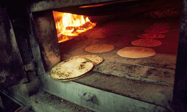 Kfar Chabad Handmade Round Shmura Matzos From Israel - Freshly Baked for Passover 2024